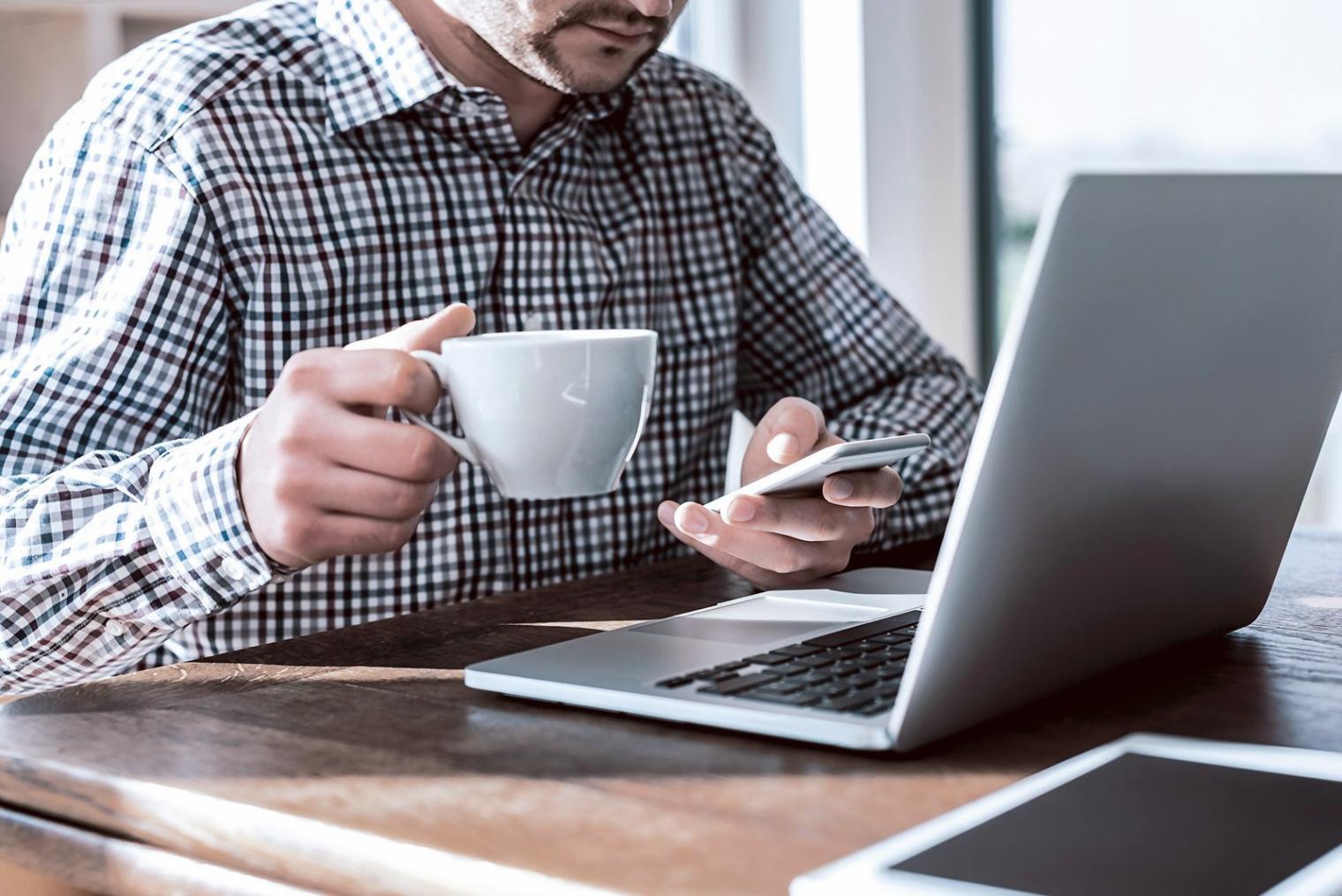 Technische SEO-Arbeitsumgebung mit Analysetools